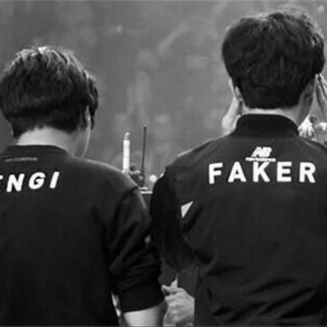 TES超话粉丝现状：有人怒斥中上发挥+教练组，有人等着占BLG的光