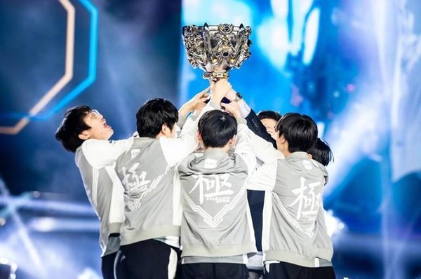 为什么同花 A 高起手牌是极佳的 4-Bet 诈唬候选？（为何同花A高起手牌是4-Bet 诈唬的首选？）