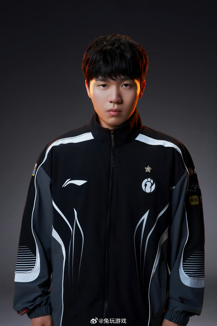 LetMe 说： Invictus Gaming 不能输给 Royal Never Give Up 。如果他们输掉比赛，他们就只能回家自爆！