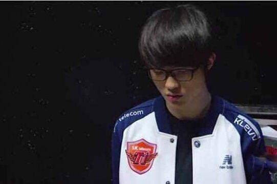 近日G2战队中单选手Caps接受了外媒的采访，在被问及想要在MSI上交手的队伍时，Caps表示：“我很期待与T1的比赛